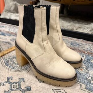 Free People James Chealsea Cream leather and Black Heeled Boots size 7